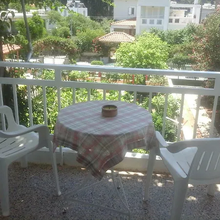 Rois Appartments Poros Town